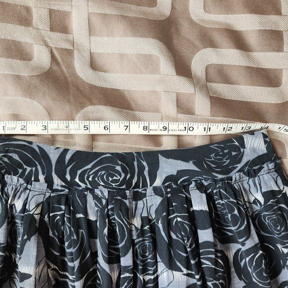 BANANA REPUBLIC WOMENS SKIRT SZ 4 BLACK AND GREY   ROSES SILK AND COTTON - Picture 6 of 7